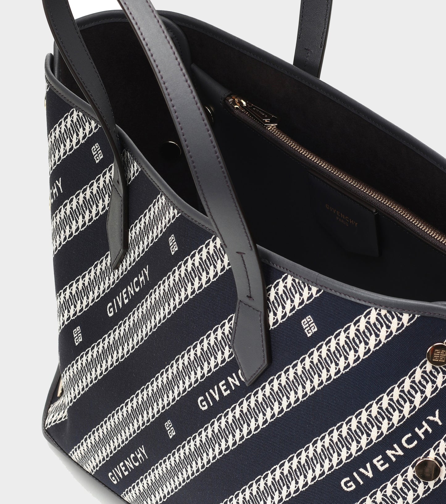 GIVENCHY